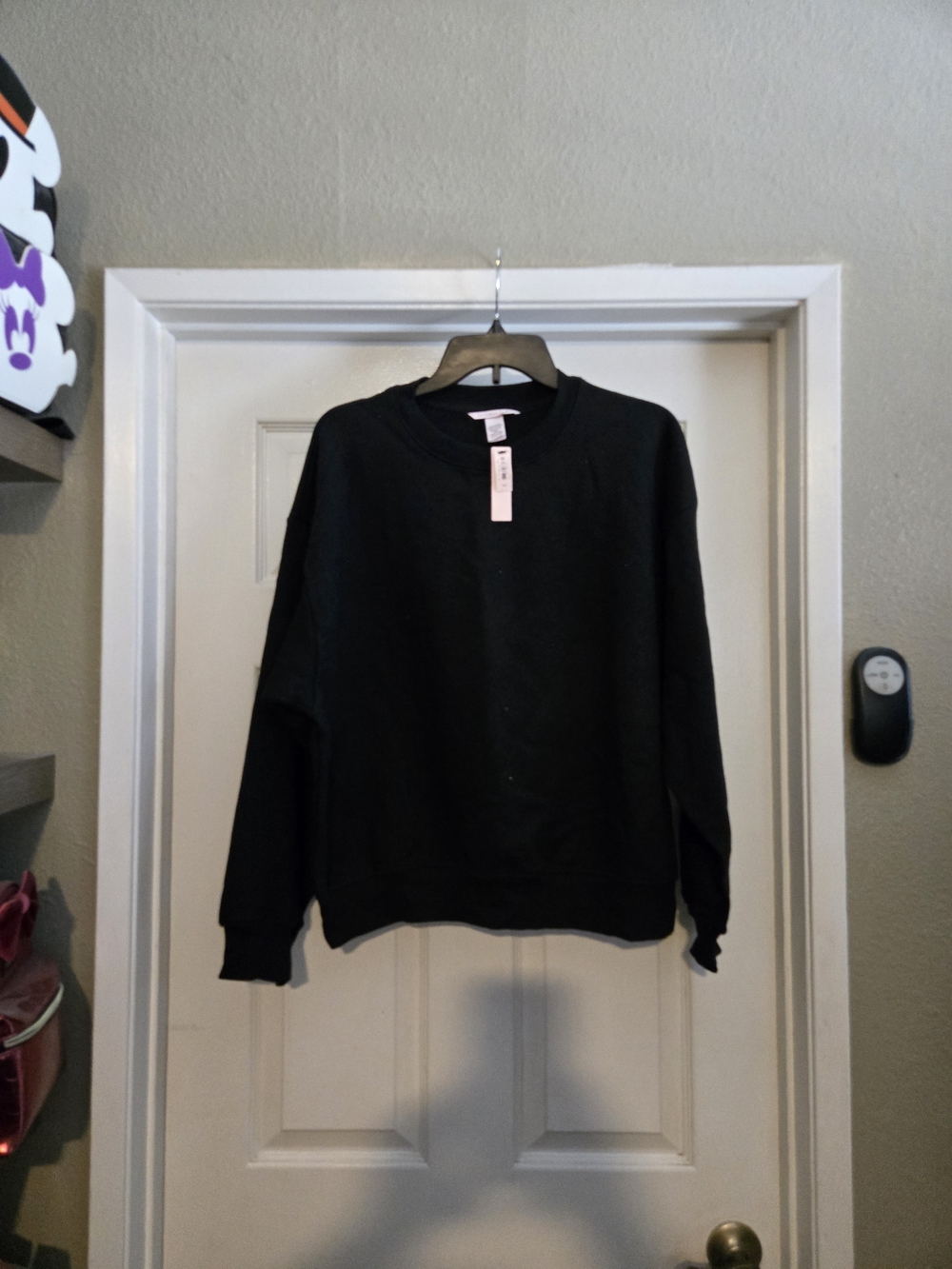 Victoria's Secret Black Crewneck Sweatshirt - Classic Pullover